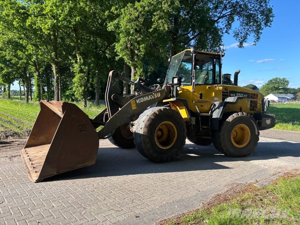 Komatsu WA250-6 Фронтальные погрузчики