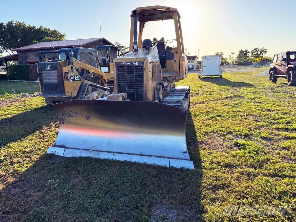 CAT D 3 G Гусеничные бульдозеры