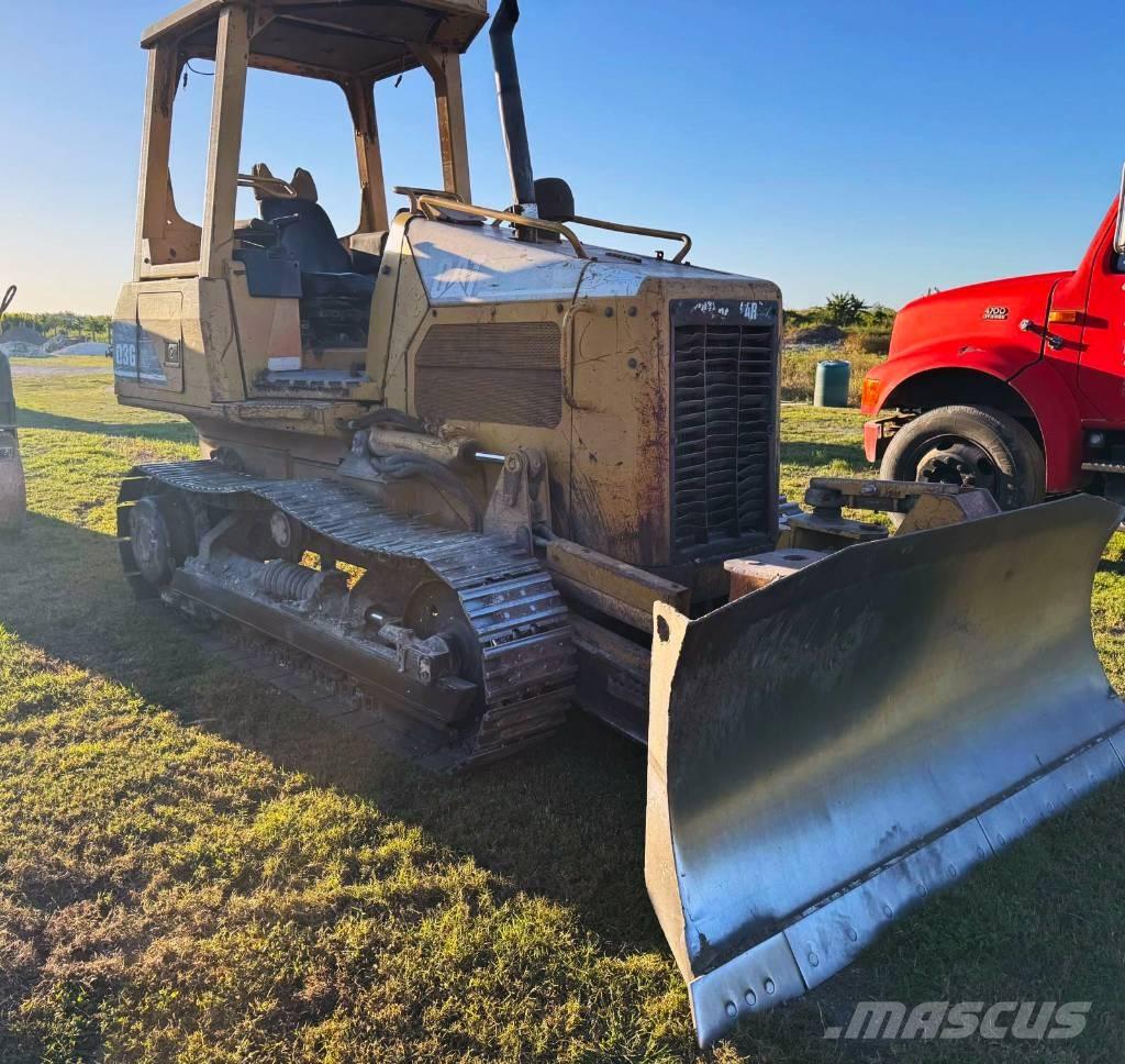 CAT D 3 G Гусеничные бульдозеры