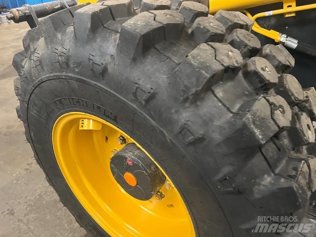 Komatsu WA100-8 Малые погрузчики
