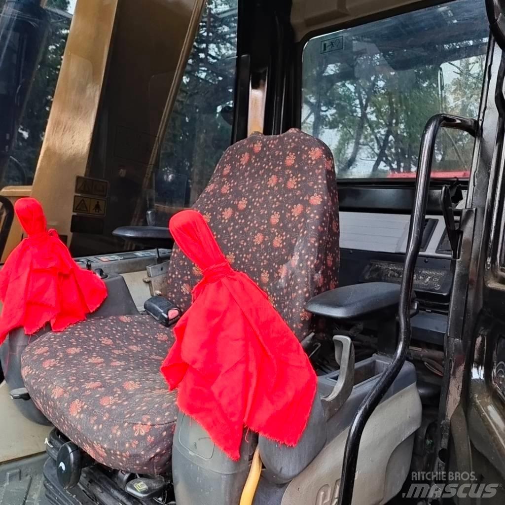 CAT 307 D Малые экскаваторы 7т-12т
