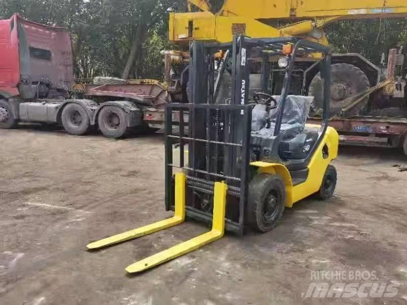 Komatsu 3Ton Дизельные погрузчики