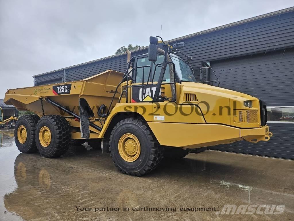 CAT 725C2 Шарнирно-сочленённые самосвалы