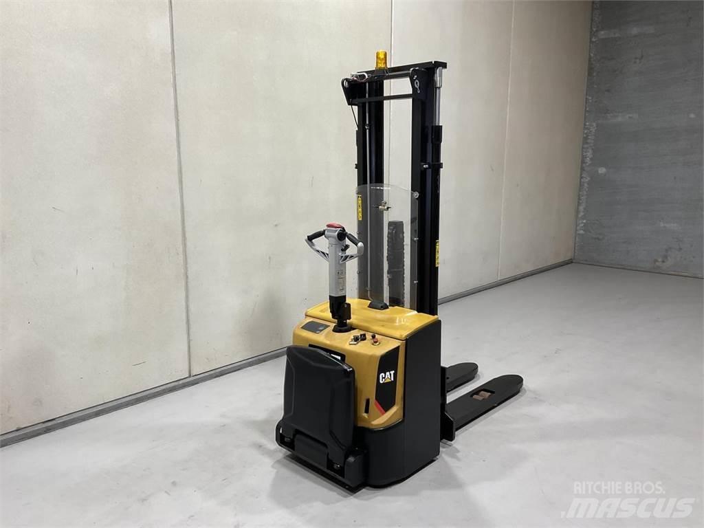 CAT NSP16N2R Самоходные электроштабелёры