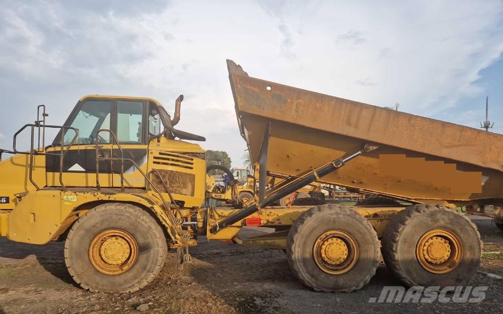 CAT 730 Шарнирно-сочленённые самосвалы