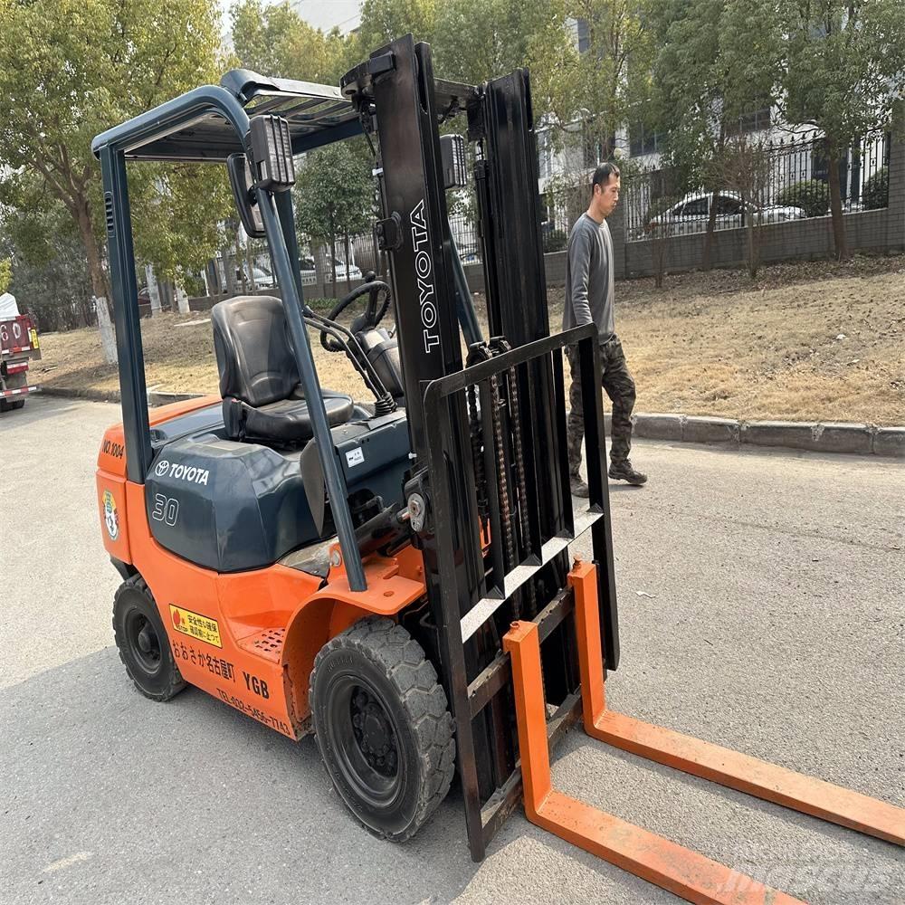 Toyota 02-7 FD F 30 Дизельные погрузчики