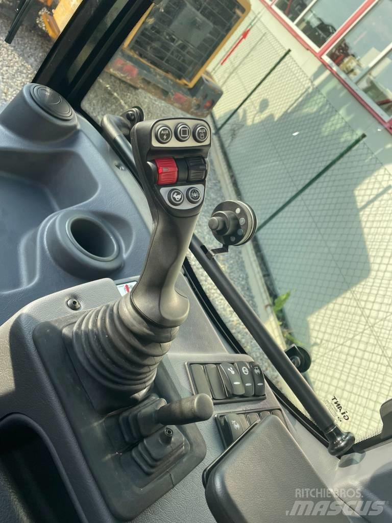 GiANT G 5000 TELE Многофункциональные сельскохозяйственные погрузчики