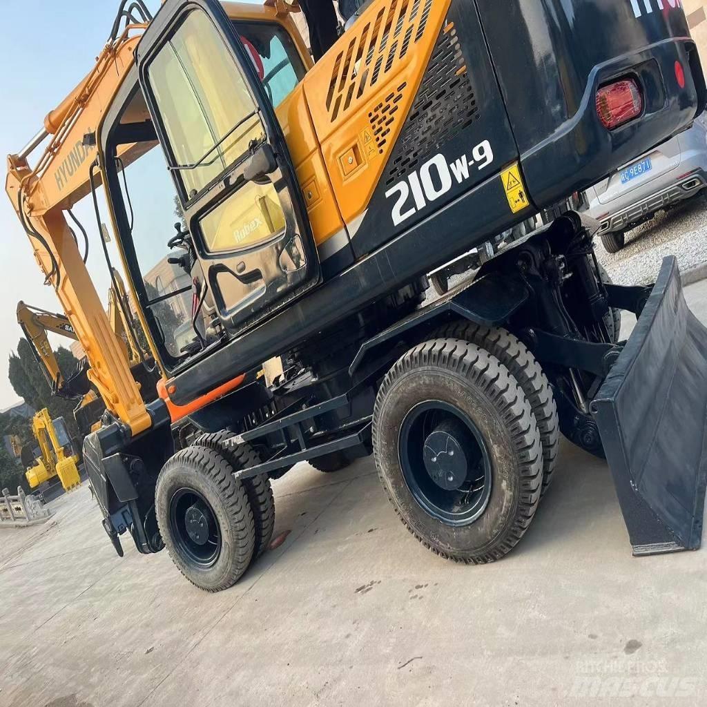 Hyundai R210W-9 Колёсные экскаваторы