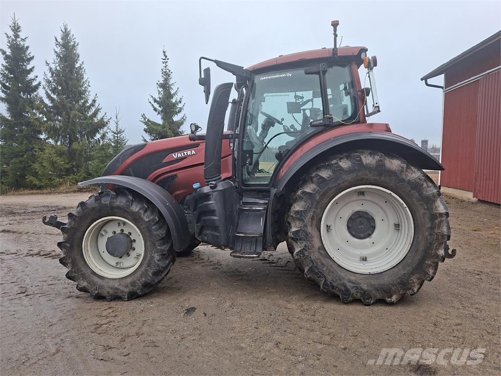Valtra T154 Versu Трактора