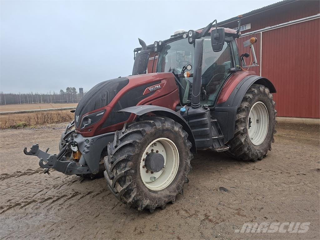 Valtra T154 Versu Трактора