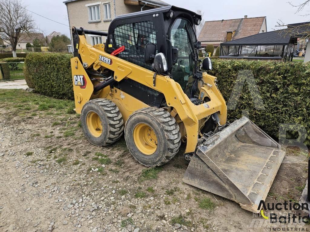CAT 242 D 3 Мини-погрузчики