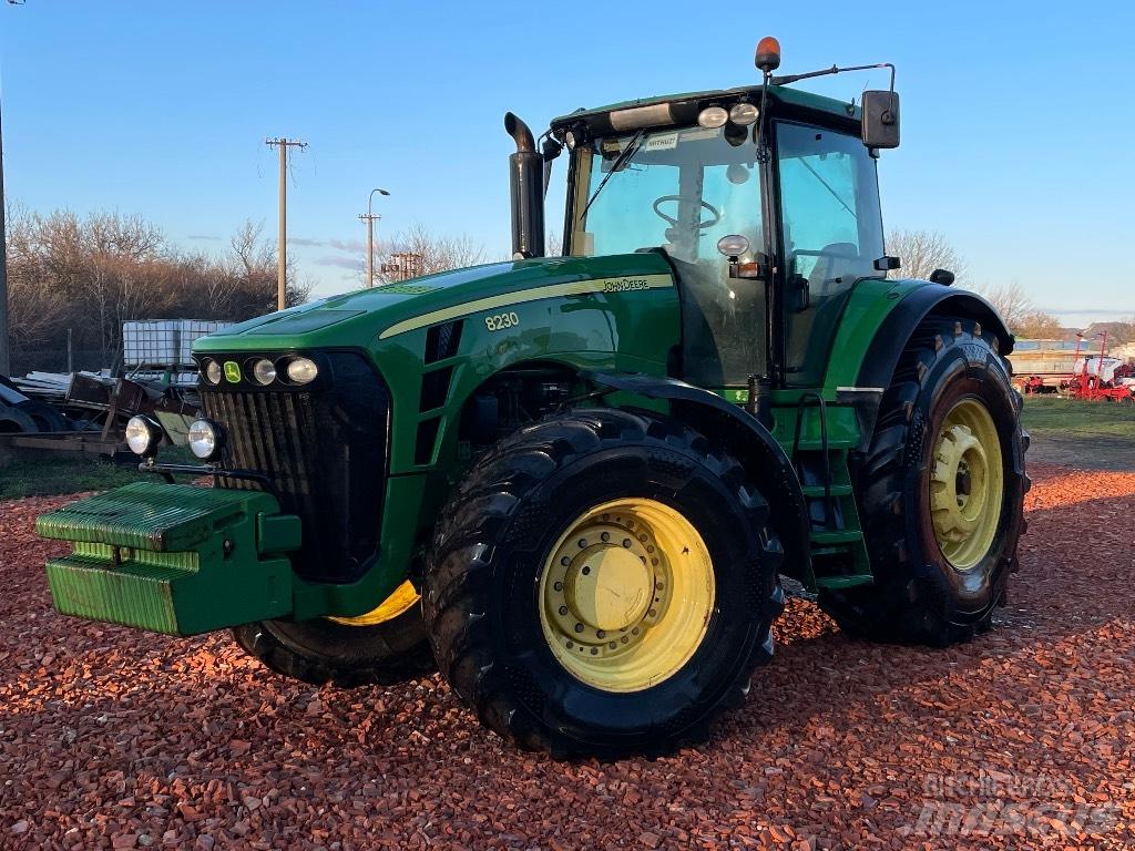 John Deere 8230 Трактора