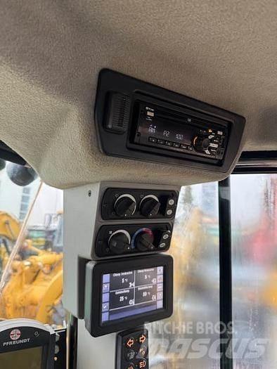 CAT 966M Фронтальные погрузчики
