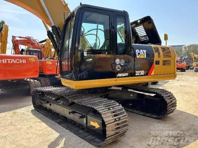 CAT 323 D Гусеничные экскаваторы