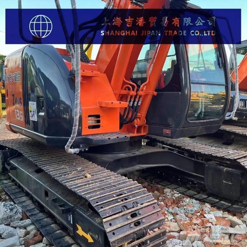 Hitachi ZX 135 Гусеничные экскаваторы