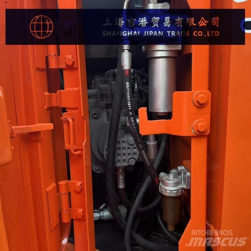 Hitachi ZX 135 Гусеничные экскаваторы