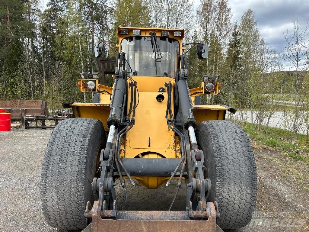 Volvo L 120 Фронтальные погрузчики
