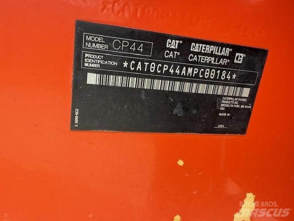 CAT CP44 Другие дорожные катки