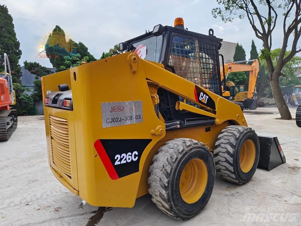 CAT 226c Мини-погрузчики