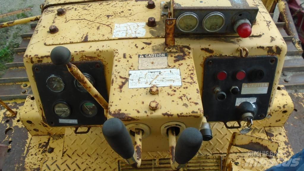Komatsu D 68 E-1 Гусеничные бульдозеры