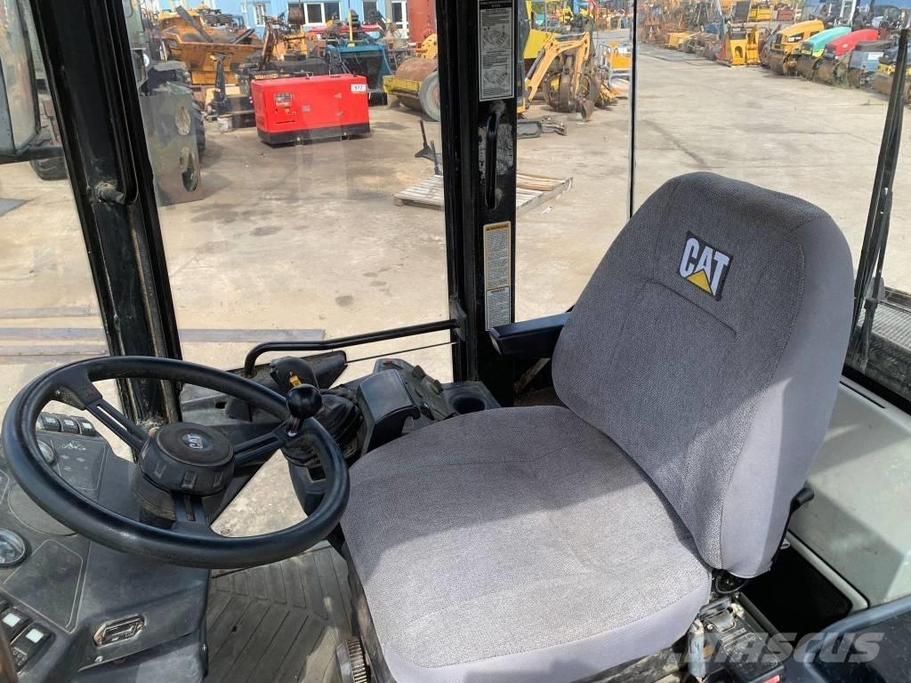 CAT 908 Фронтальные погрузчики