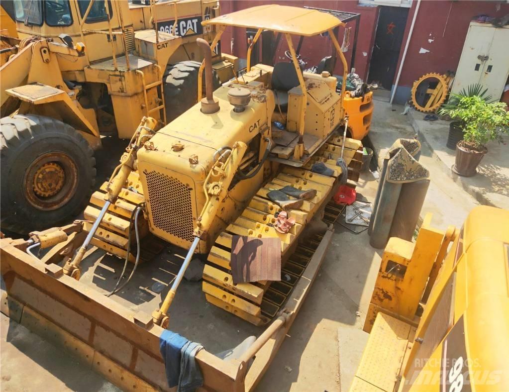 CAT D 4 E Гусеничные бульдозеры