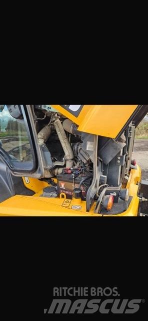 JCB TM 320 S Сельскохозяйственные телескопические погрузчики