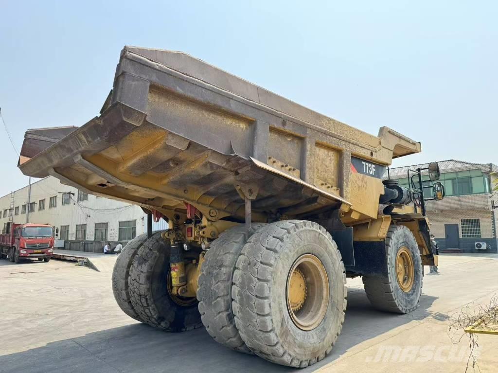 CAT 773 F Шарнирно-сочленённые самосвалы