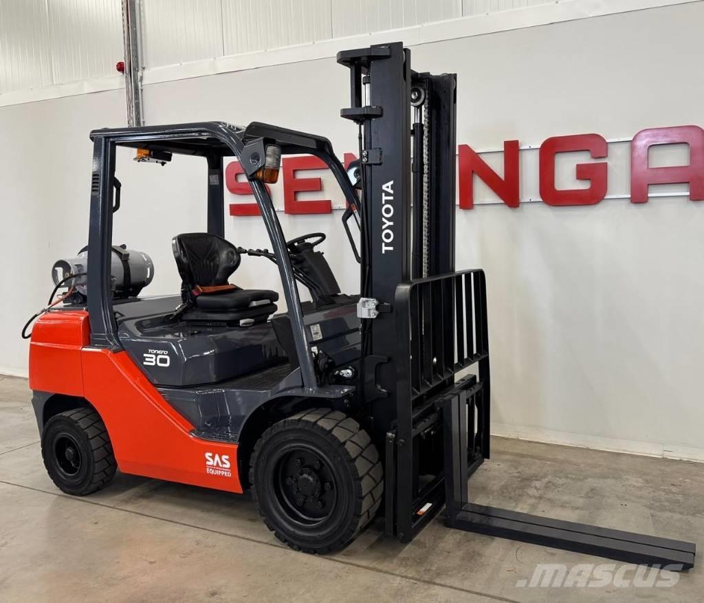 Toyota 10851 - 8FGF30 Газовые погрузчики