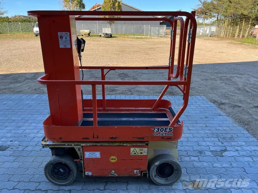 JLG 1230 ES Вертикальные мачтовые подъемники