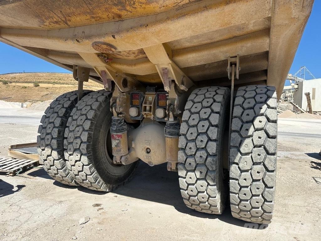 CAT 769D Карьерные самосвалы