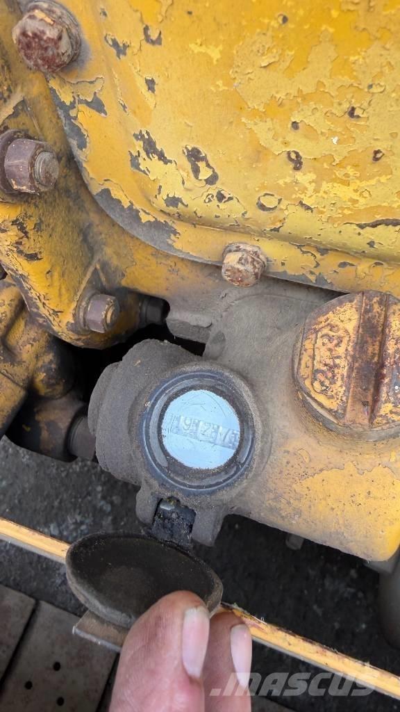 CAT D 2 Гусеничные бульдозеры