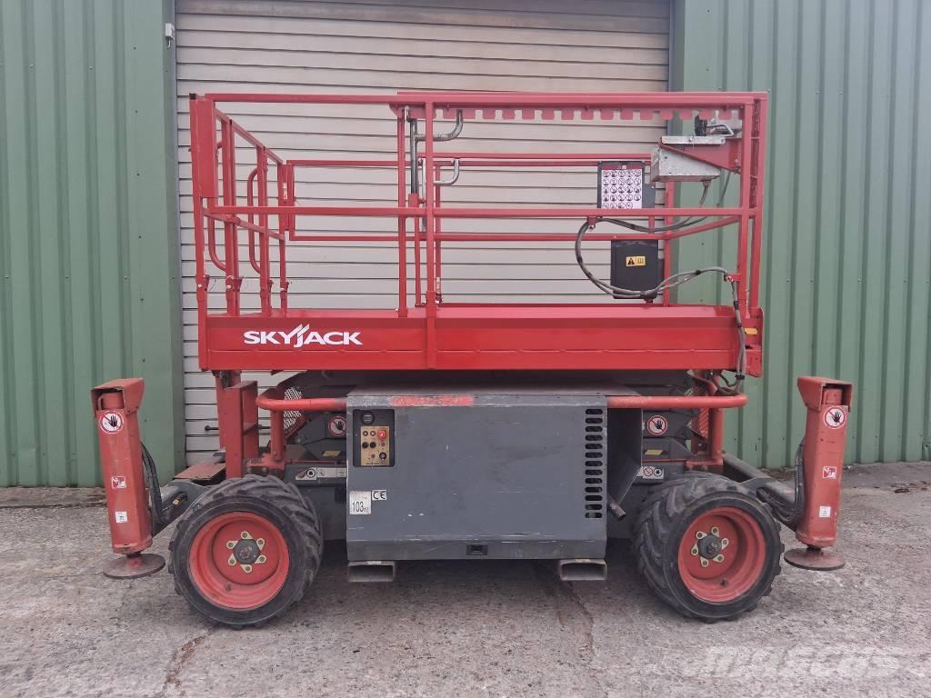 SkyJack SJ 6826 RT Ножничные подъемники
