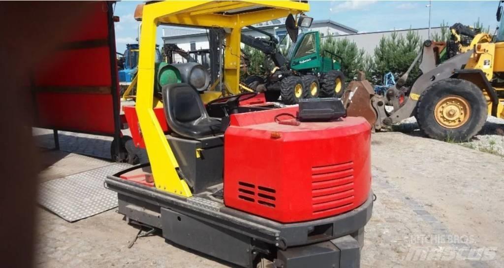Tennant 528 Вакуумные уборочные машины