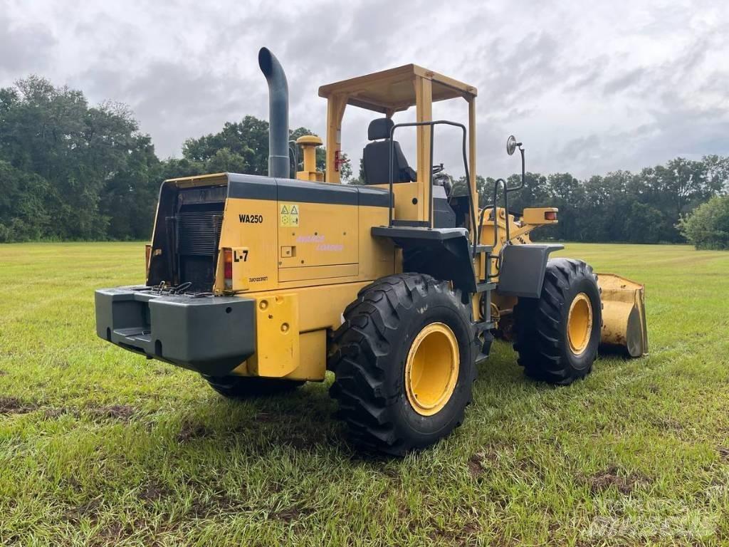 Komatsu WA 250-3L Фронтальные погрузчики