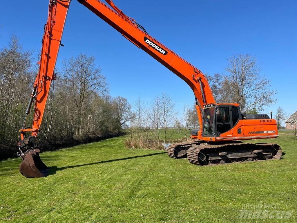 Doosan DX 300 Гусеничные экскаваторы