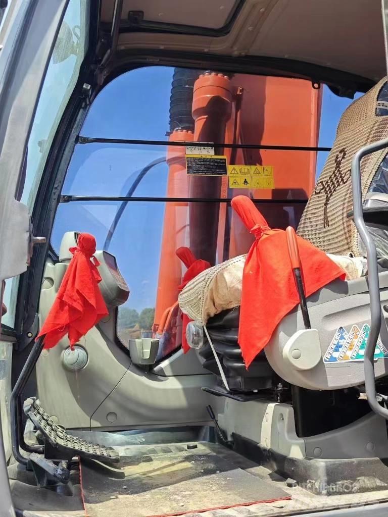 Hitachi ZX200 Гусеничные экскаваторы