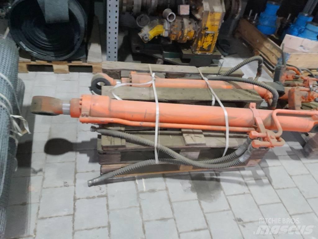 Hitachi ZX 210 Гусеничные экскаваторы