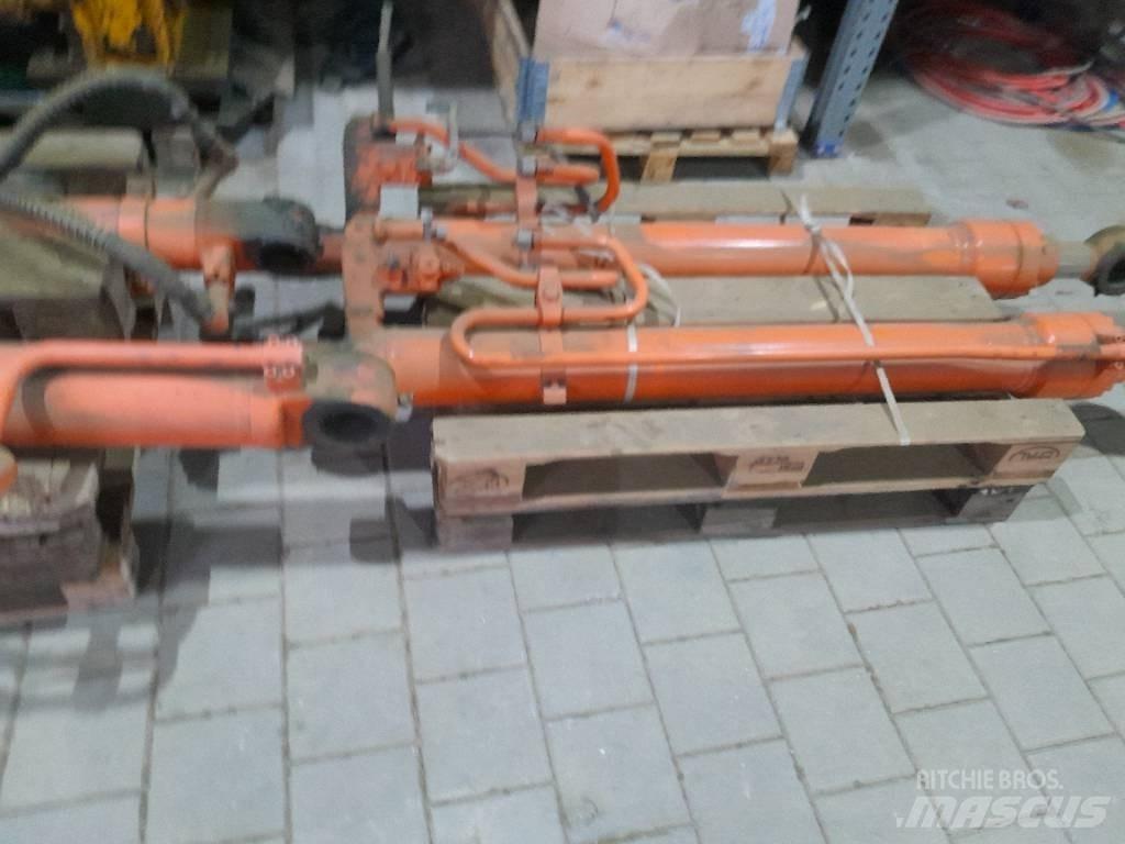 Hitachi ZX 210 Гусеничные экскаваторы