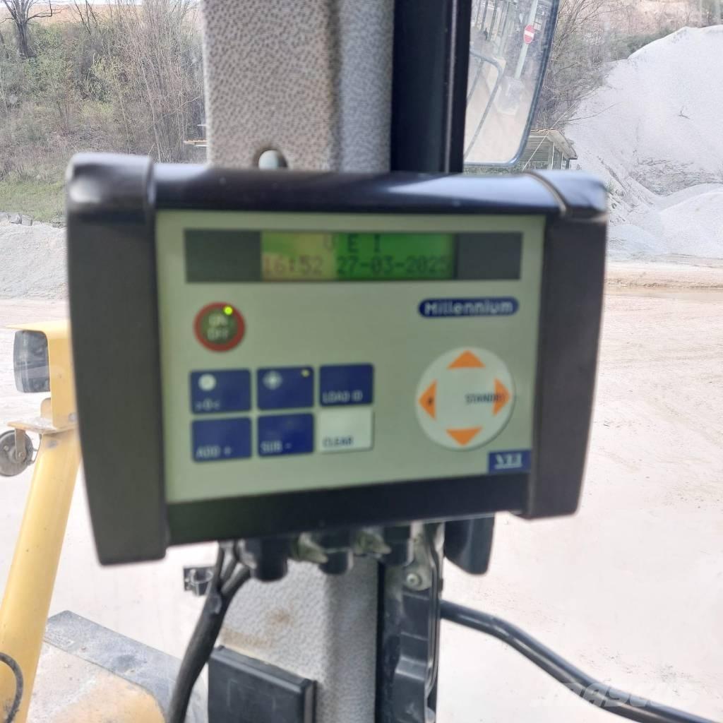 Komatsu WA 600-3 Фронтальные погрузчики