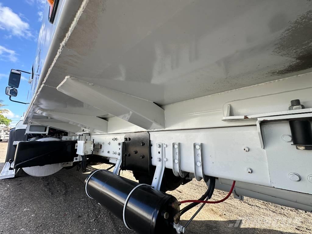 Freightliner 114 SD Мусоровозы