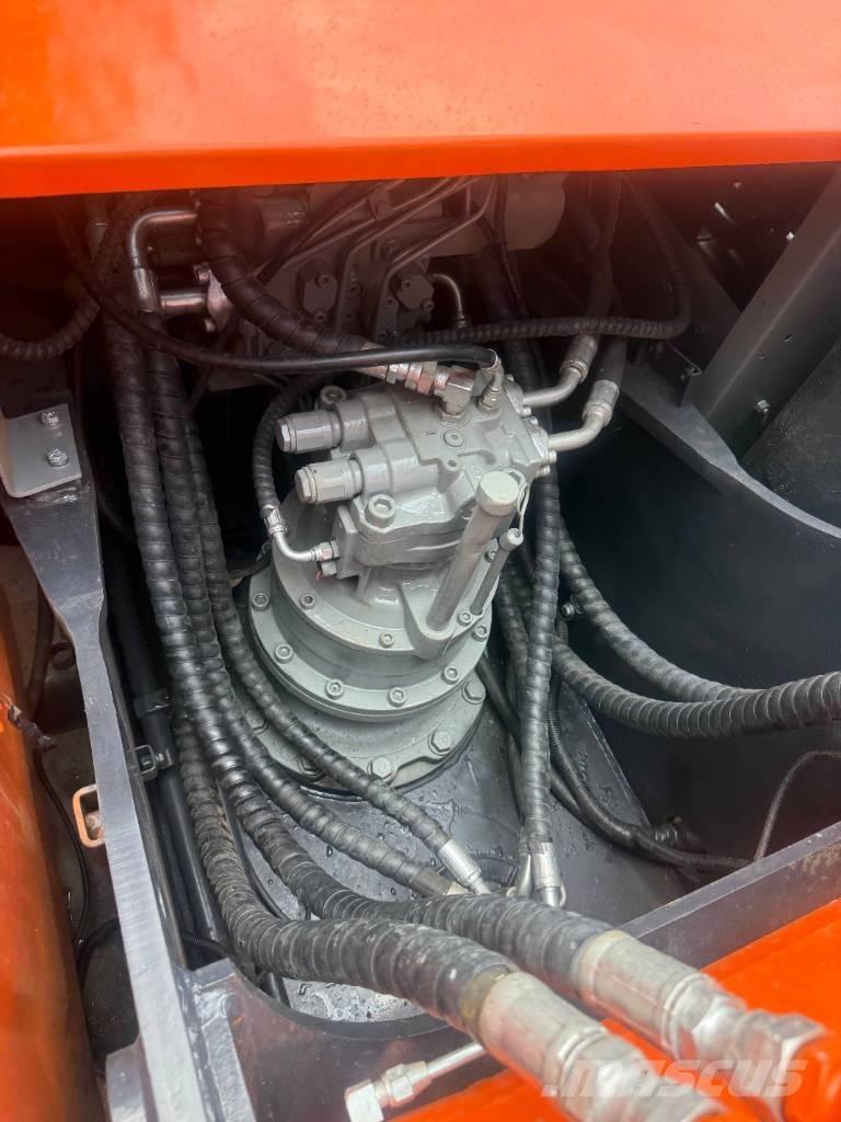 Hitachi ZX200 Гусеничные экскаваторы