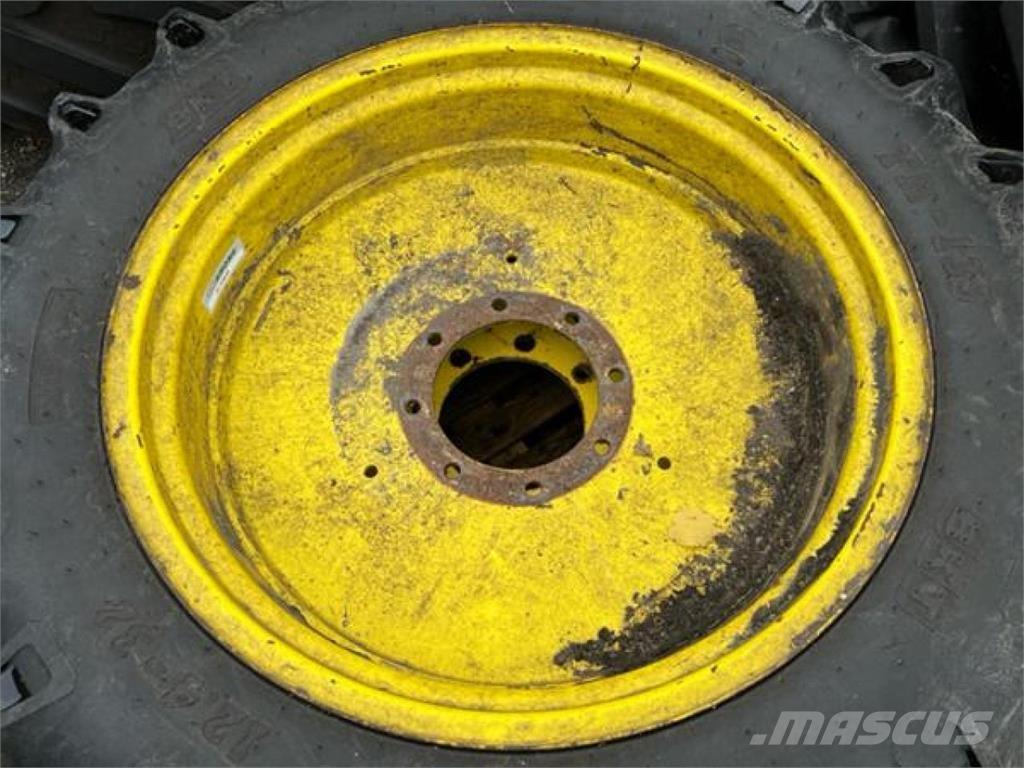 BKT 12.4-32 Шины и колёса