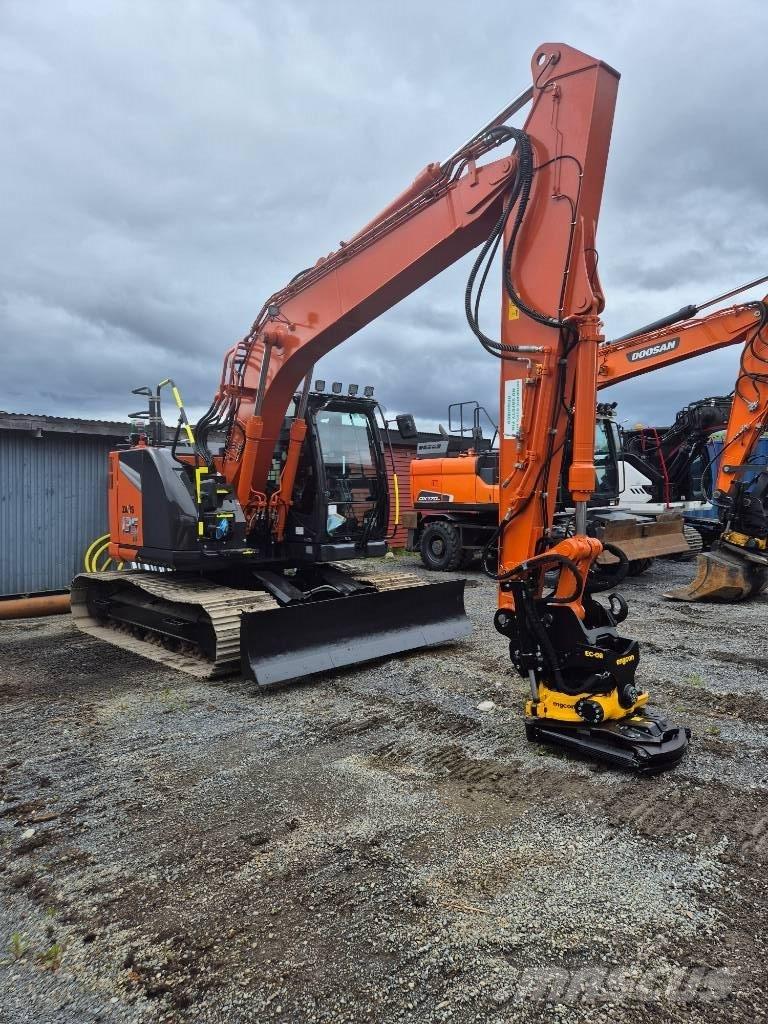 Hitachi ZX 135 US -7 Гусеничные экскаваторы