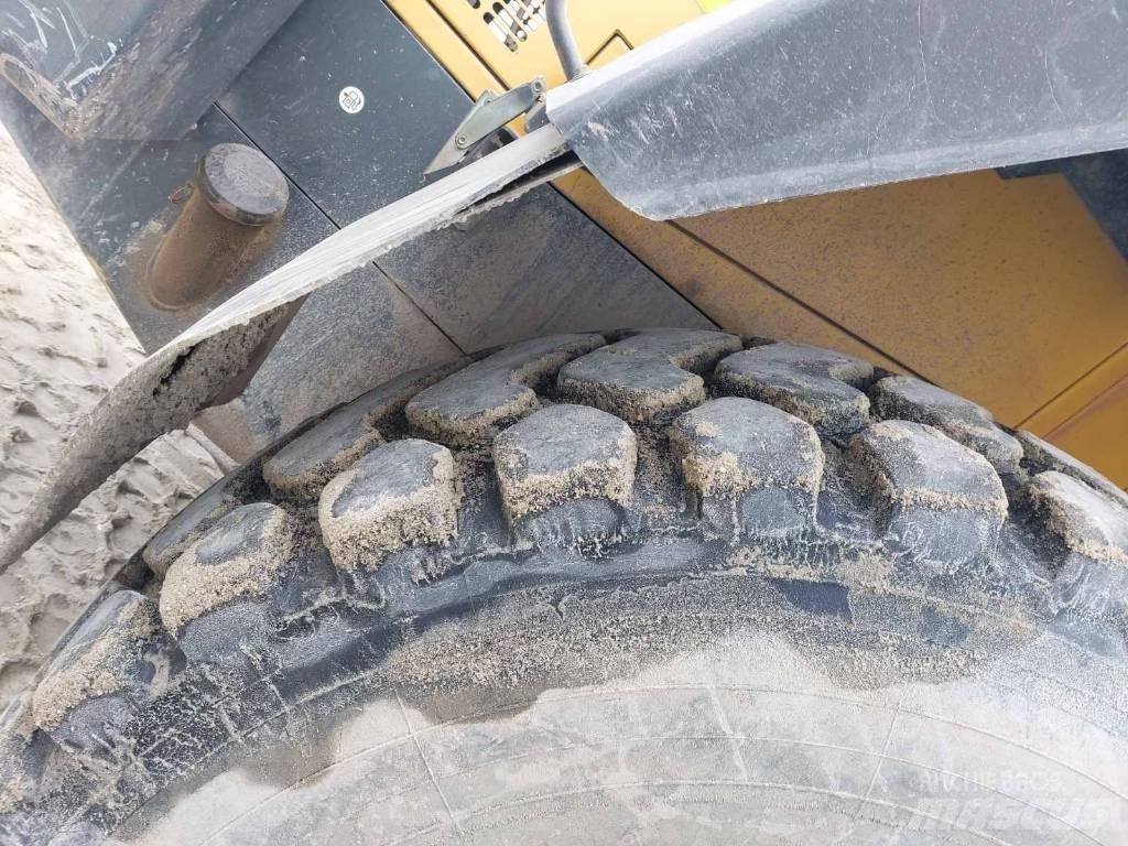 Komatsu WA380-5 Фронтальные погрузчики