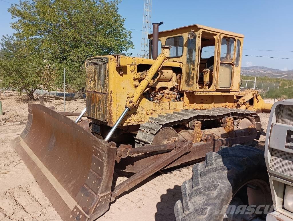 Komatsu D 85 A-12 Гусеничные бульдозеры