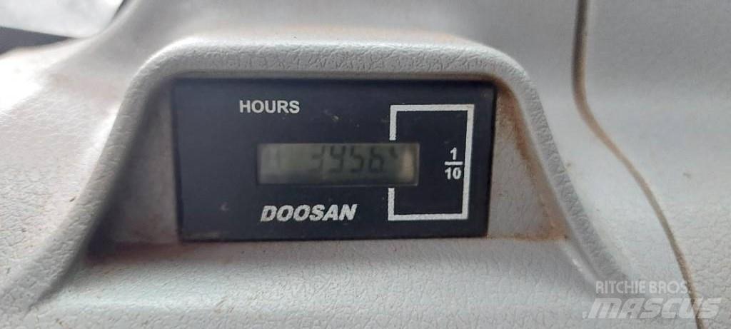 Doosan DX225LC-5 Гусеничные экскаваторы