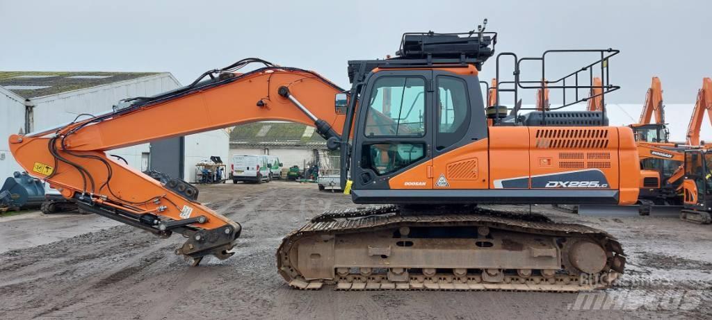 Doosan DX225LC-5 Гусеничные экскаваторы