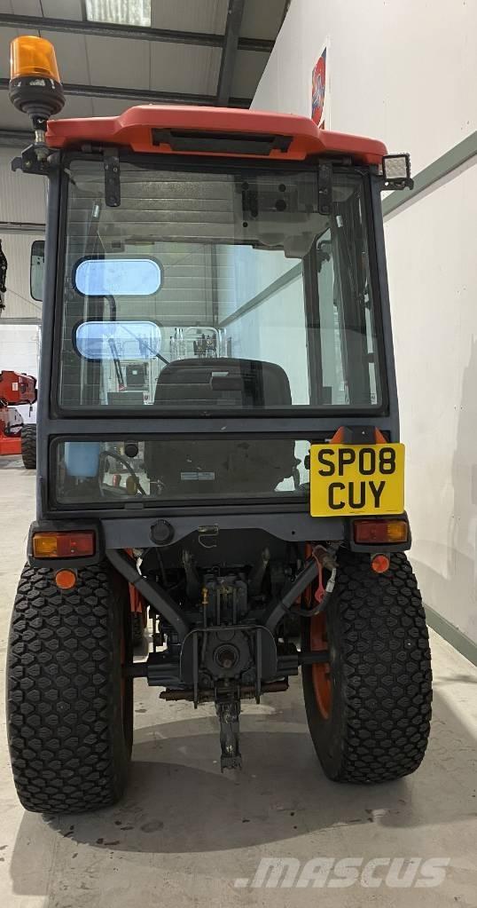 Kubota B2530 Коммунальные тракторы