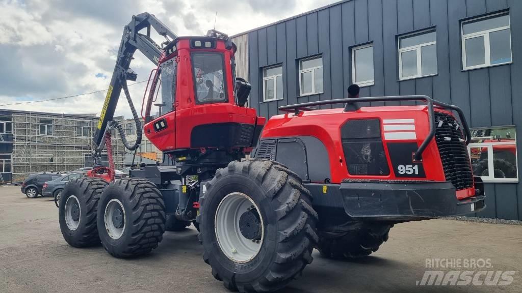 Komatsu 951 Харвестеры